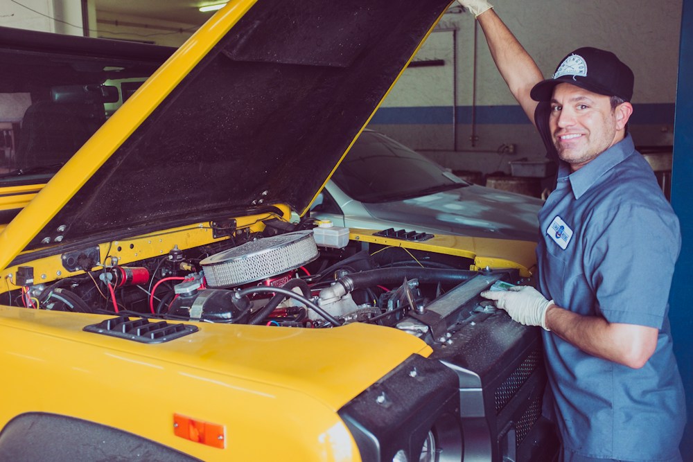 Vehicle service tools and workspace